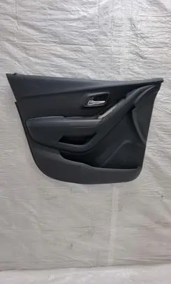 Chevrolet Trax Front door card panel trim 95367618
