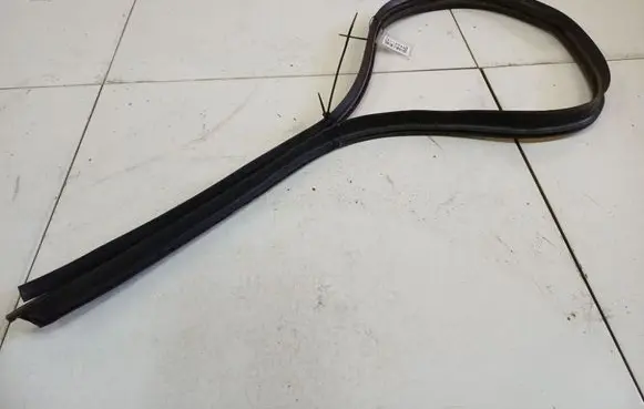 Volkswagen Golf IV Rubber seal front coupe door 