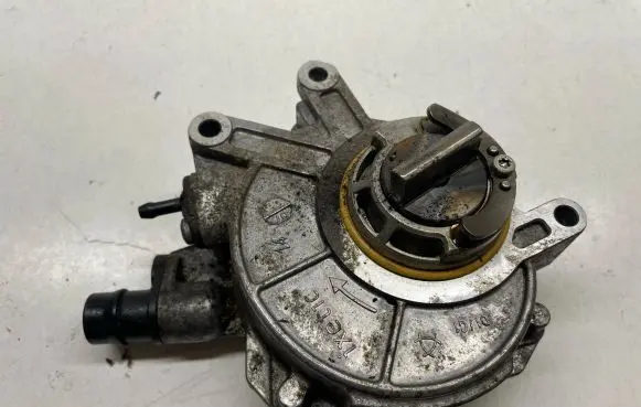 BMW 6 F12 F13 Vacuum pump 8605976 11668605976