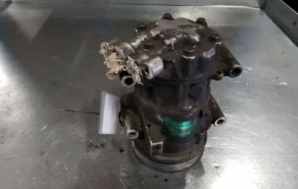 Renault Kangoo I Air conditioning (A/C) compressor (pump) 8200315744