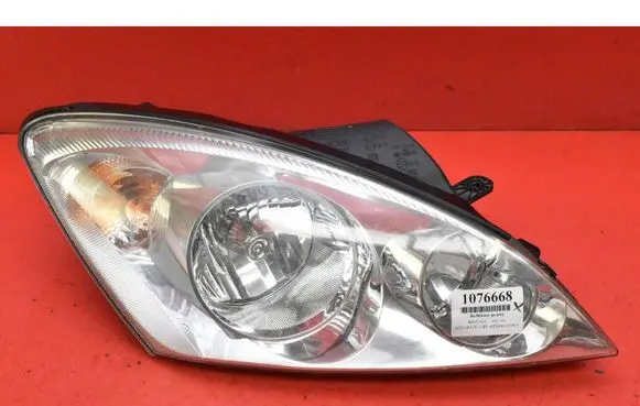 KIA Ceed Headlight/headlamp 921021H000