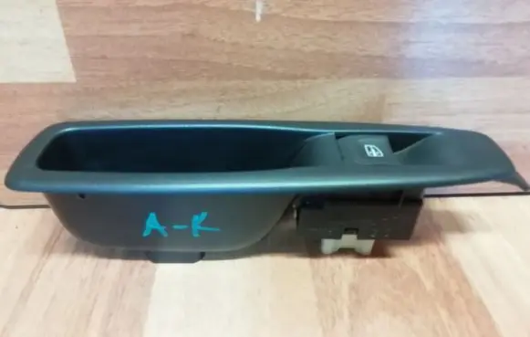 Renault Zoe Electric window control switch 829614619R 254218614R