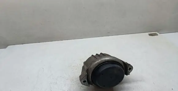 BMW 3 E90 E91 Engine mount bracket 