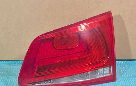 Volkswagen Touareg II Tailgate rear/tail lights 7P6945094A
