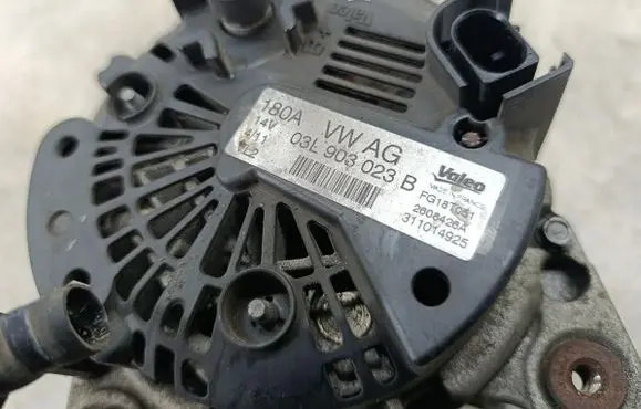 Volkswagen PASSAT B7 Generator/alternator 03L903023B