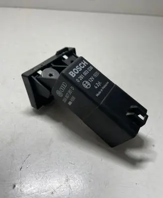 Volkswagen Jetta V Glow plug pre-heat relay 038907281D