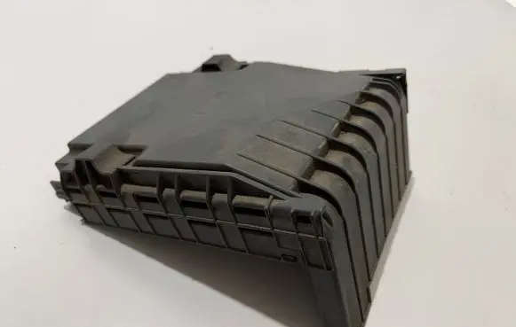 Volkswagen PASSAT B7 Fuse box cover 1K0937132F 1K0937132G