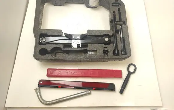 Audi A5 8T 8F Tool set 8T0012109A 8K0011031G
