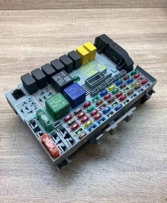 Opel Astra G Fuse module 24412497 24431677 USED