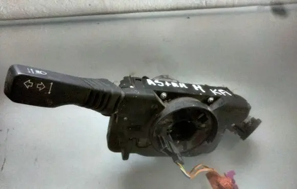 Opel Astra H Multifunctional control switch/knob 13276157 498990969