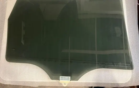 Hyundai Santa Fe Rear door window glass 43R016979