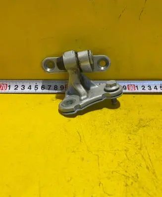 Mercedes-Benz ML W164 Front door upper hinge 