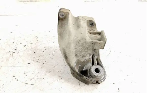 Mercedes-Benz C W204 Engine mounting bracket 6422233004 6422232404
