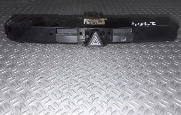 Opel Astra H Hazard light switch 13100105
