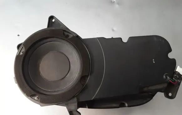 Hyundai Santa Fe Subwoofer speaker 963502B600