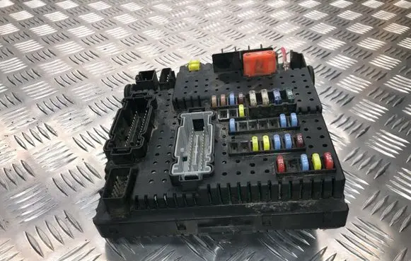 Volvo XC90 Fuse module 12217799 8676391