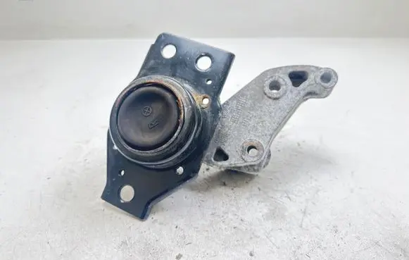 Nissan Qashqai Engine mount bracket F6036100