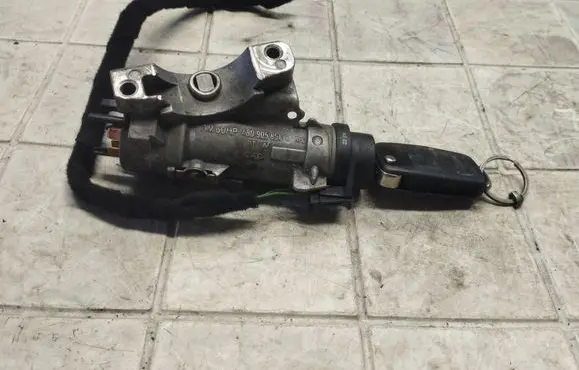 Skoda Superb B5 (3U) Ignition lock 4B0905851