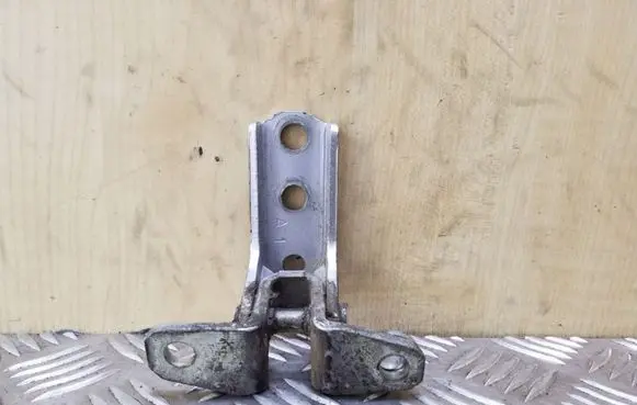 Mitsubishi Pajero Rear door lower hinge