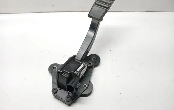 Ford Mustang V Accelerator throttle pedal 8R3A-9F836-AA