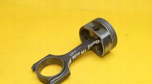 KIA Optima Piston with connecting rod