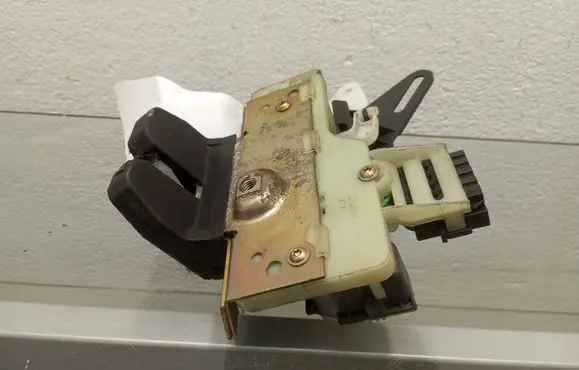 Tailgate/trunk/boot lock/catch/latch