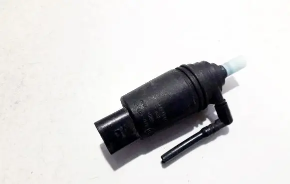 BMW 5 E39 Windscreen/windshield washer pump 67128377612 23557610
