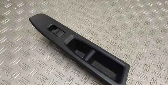 Toyota Yaris Electric window control switch 742310D690