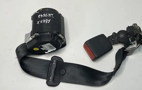 Skoda Superb B8 (3V) Middle seatbelt (rear) 627282900B