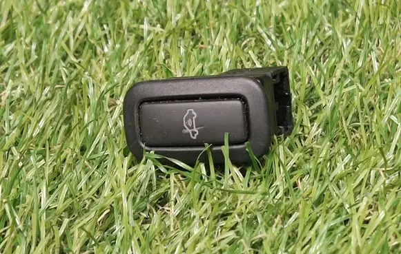 Volkswagen Tiguan Alarm switch 6Q0962109A