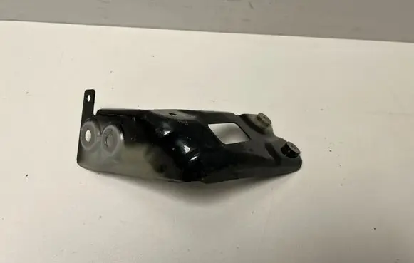 BMW X7 G07 Fender mounting bracket 7472597 7497297