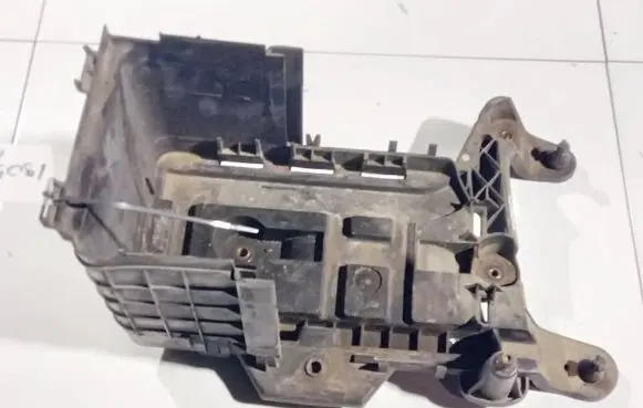 Volkswagen Caddy Battery box tray 1k0915333b 1k0915333-b
