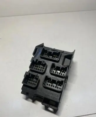 Toyota Corolla Verso AR10 Fuse module 8273405030