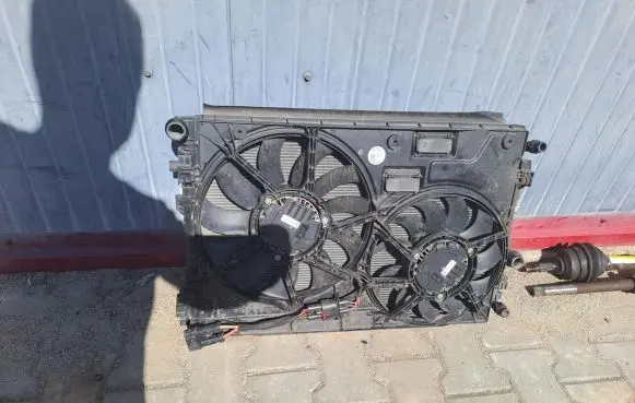 Jeep Renegade Radiator cooling fan shroud 3Q0121207C 3Q0121205B