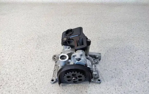 BMW 7 F01 F02 F03 F04 Oil pump 7823009