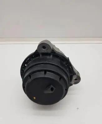 BMW 5 G30 G31 Engine mount bracket 6860482 161117