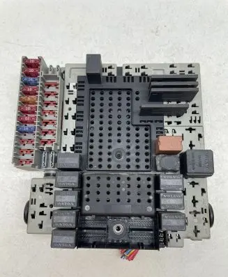 Volvo V70 Fuse box set 8645410 000000665795 8645411