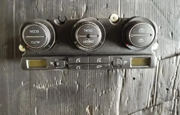 Volkswagen Golf V Climate control unit 74641471