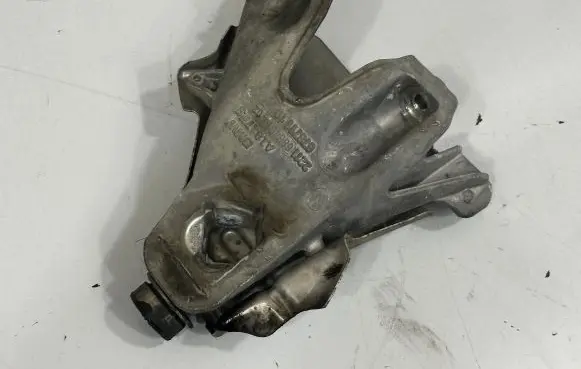BMW X6 F16 Engine mounting bracket 6882032 6864614