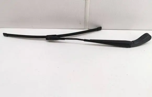 Volvo V70 Front wiper blade arm 30697573