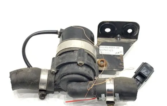 Volvo S80 Oil filter mounting bracket