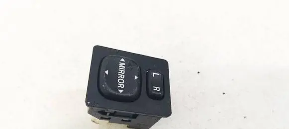 Toyota Corolla Verso AR10 Wing mirror switch 183574