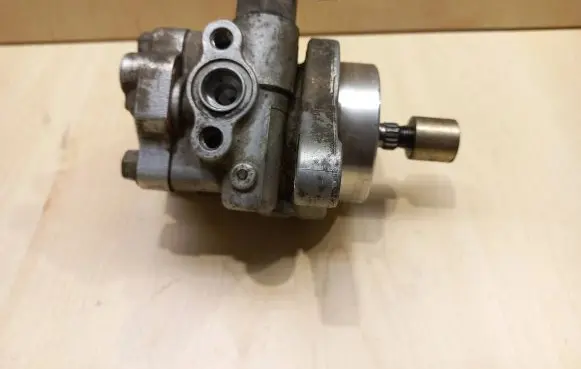 Nissan Primera Power steering pump 5M321