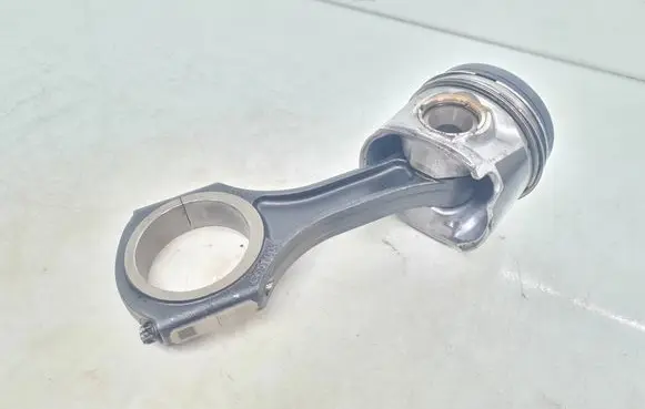 Mercedes-Benz Sprinter W906 Piston with connecting rod 65100