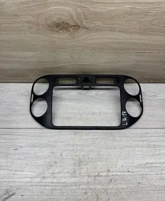 Volkswagen Golf Plus Radio/GPS head unit trim 5M0858071J
