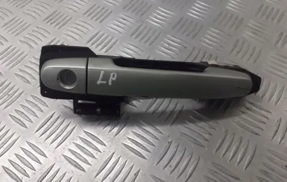 Toyota Corolla Verso E121 Front door interior handle 242303