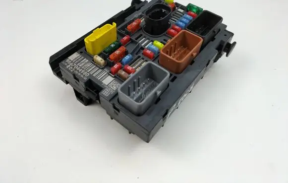 Citroen C5 Fuse module 9667044980