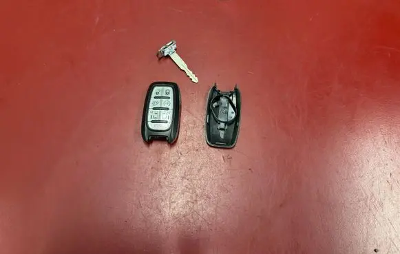 Chrysler Pacifica Ignition key/card 68217832AC