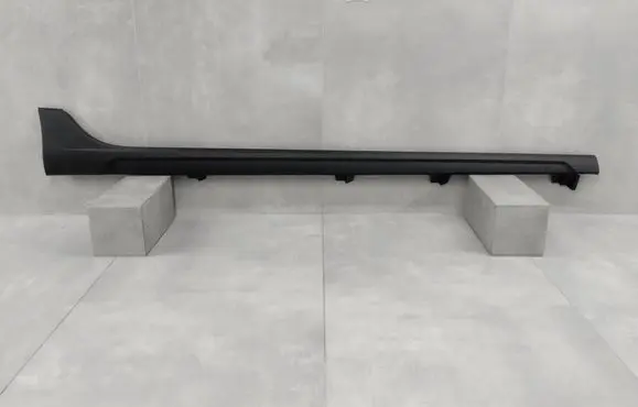 Foot area side trim
