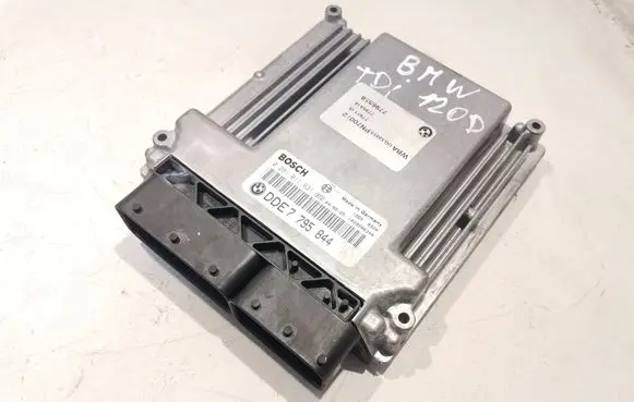 BMW 1 E81 E87 Engine control unit/module 0281011631 DDE7795844 7796558